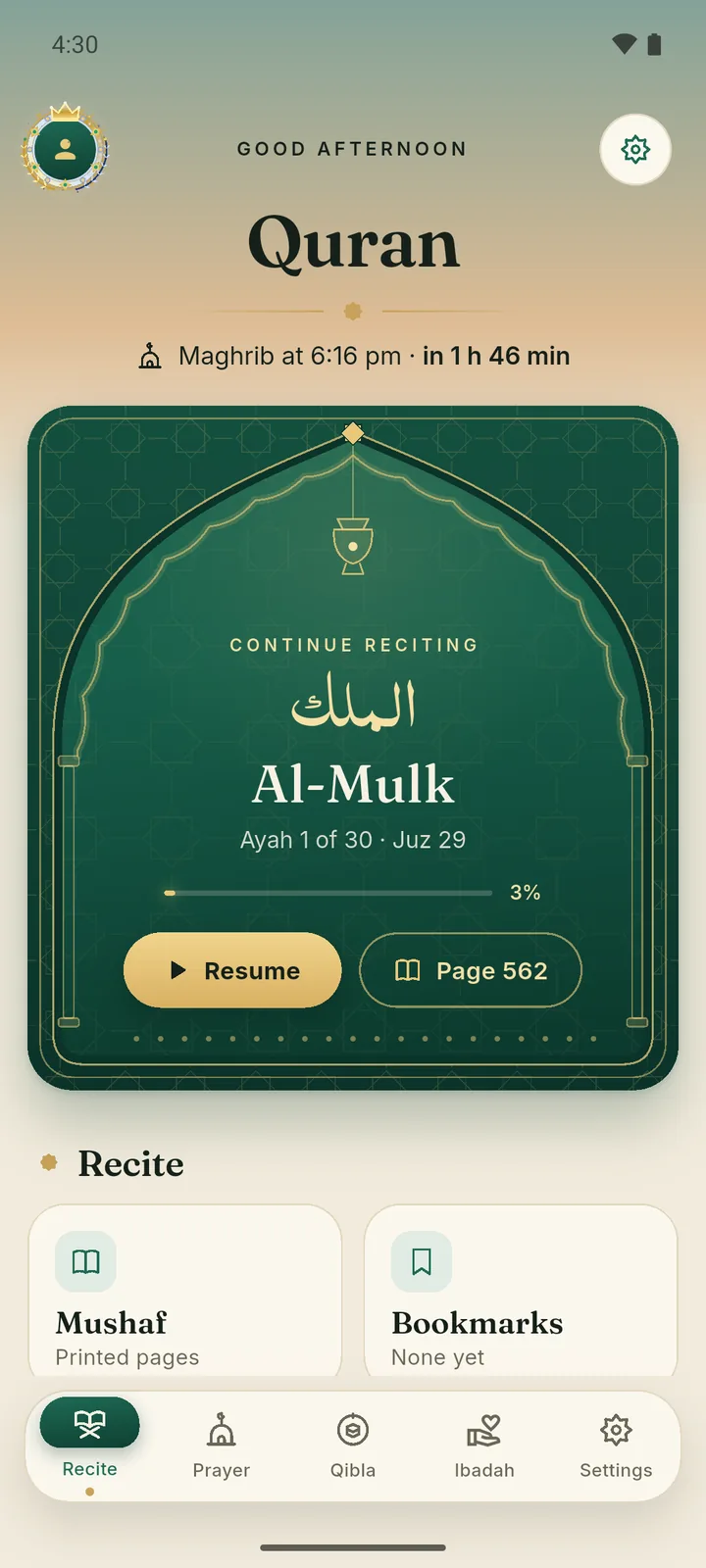 The Quran app home screen: a carved green and gold arch to continue reciting Al-Mulk, the time left to the next prayer, and the royal crown on the profile